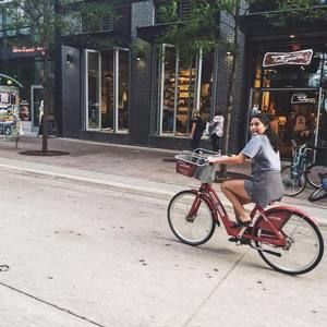 Meet your Posher, Andrea